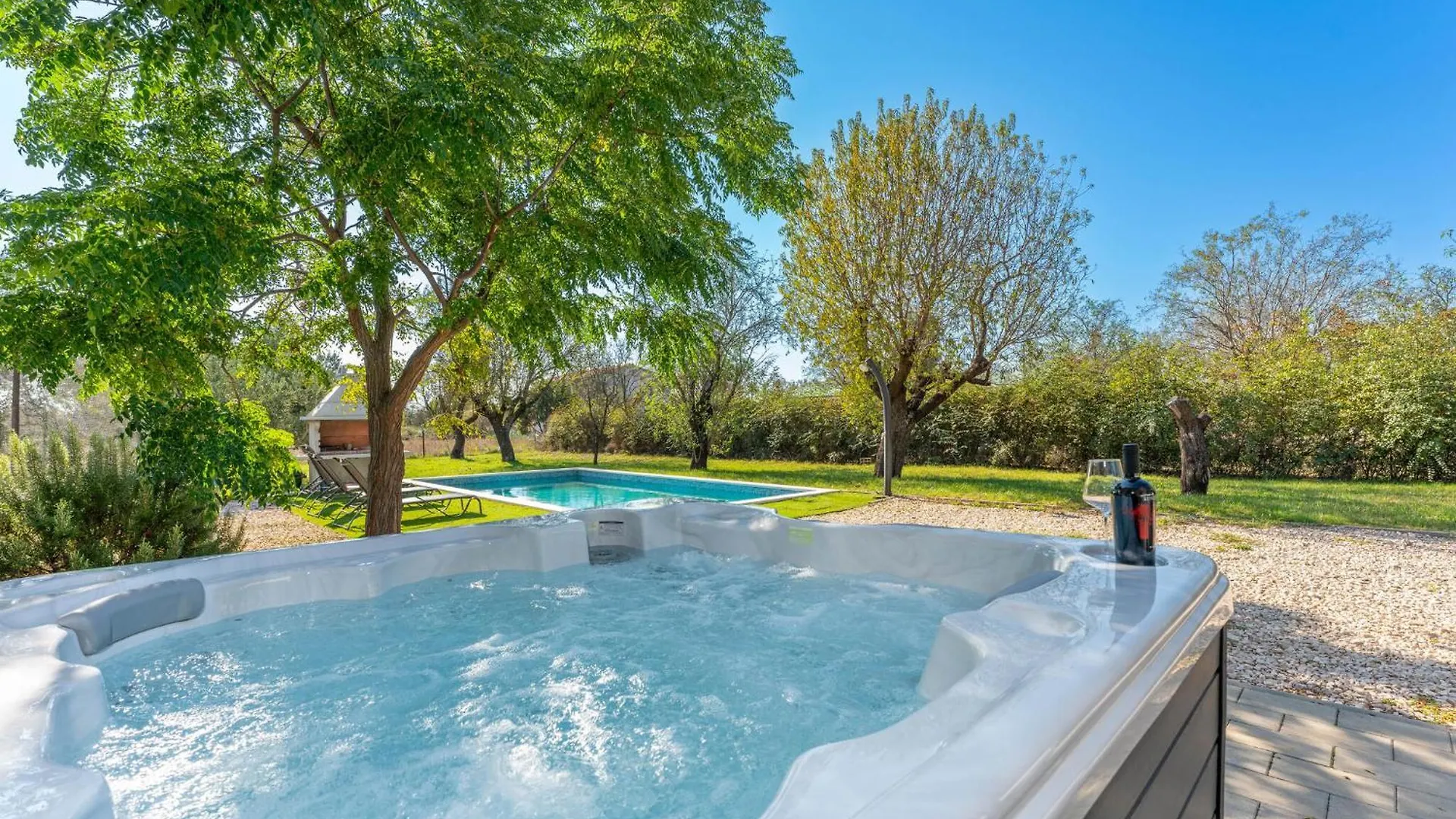 Cozy Home In Prkos With Jacuzzi