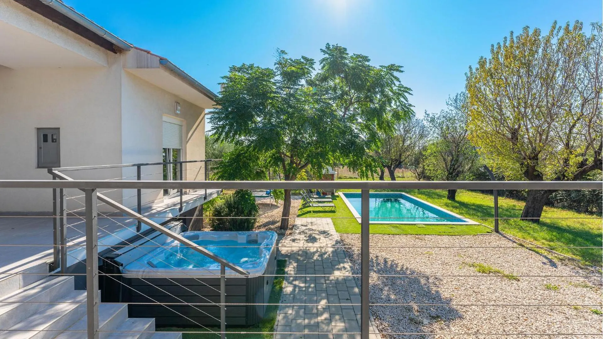 Cozy Home In Prkos With Jacuzzi